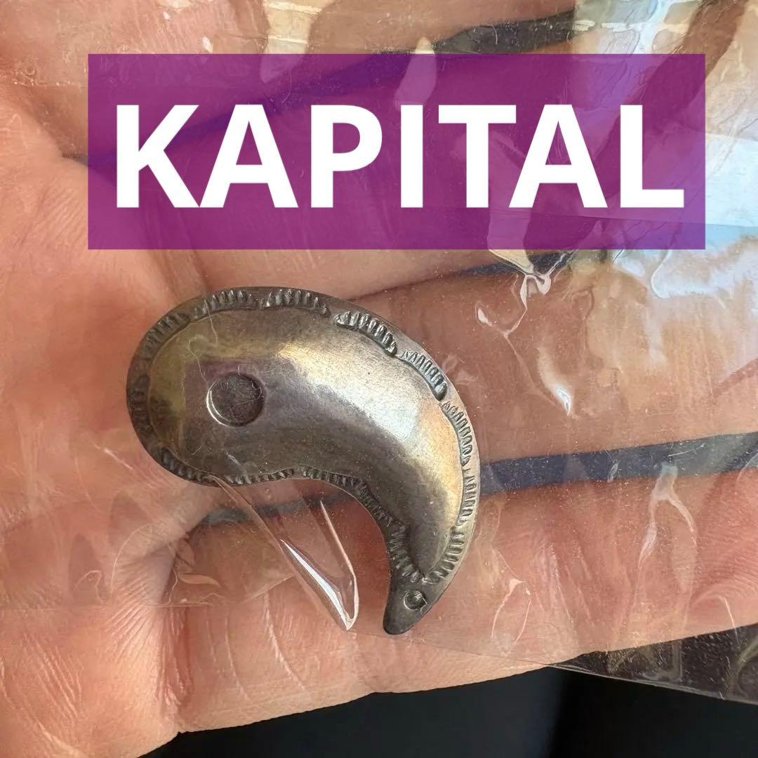 未使用　KAPITAL 勾玉　ブローチ　ピンバッジ