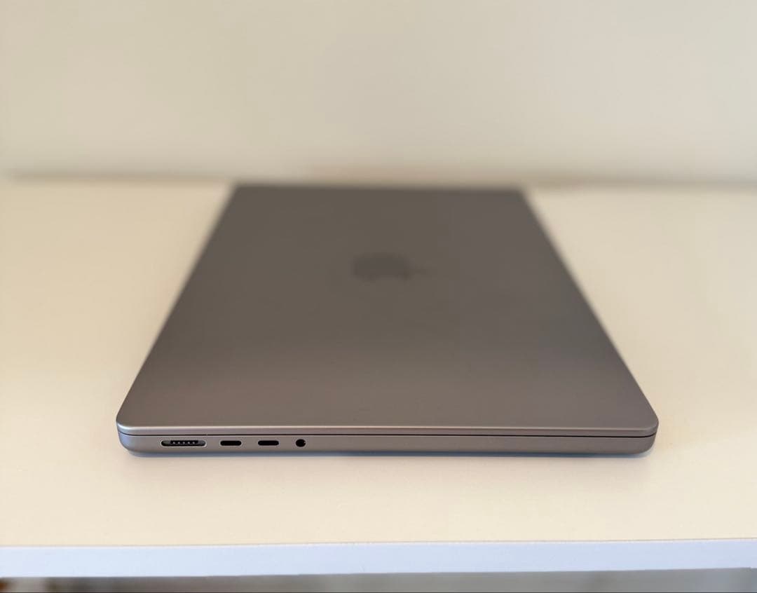 美品 Macbook Pro 2021 14インチ Office付ける