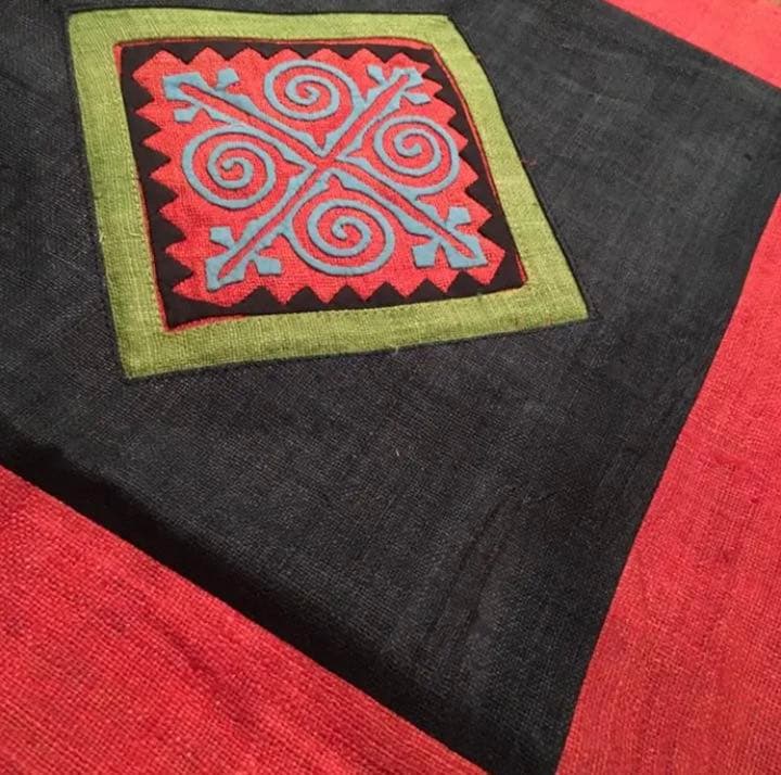 クッションカバー　ハンドメイド刺繍　ベトナム刺繍　少数民族　高級感
