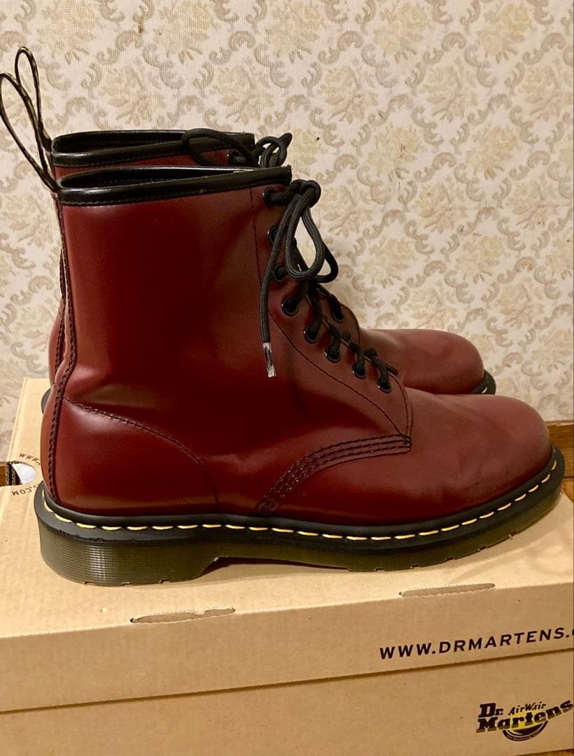 Dr. Martens チェリーレッド(UK9)8ホールブーツ