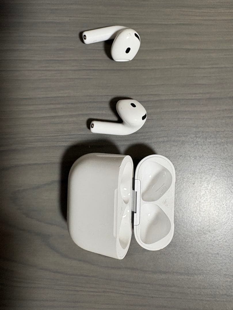 AirPods 4 本体 充電ケース付き　ノイズキャンセル搭載　箱あり