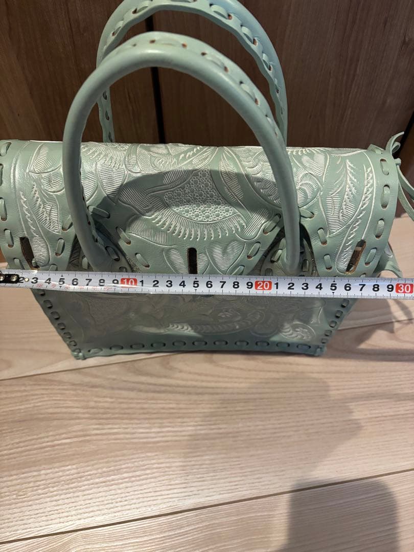 カービングトライブス　ミントグリーン　美品　ハンドバッグ　カービングトライブス