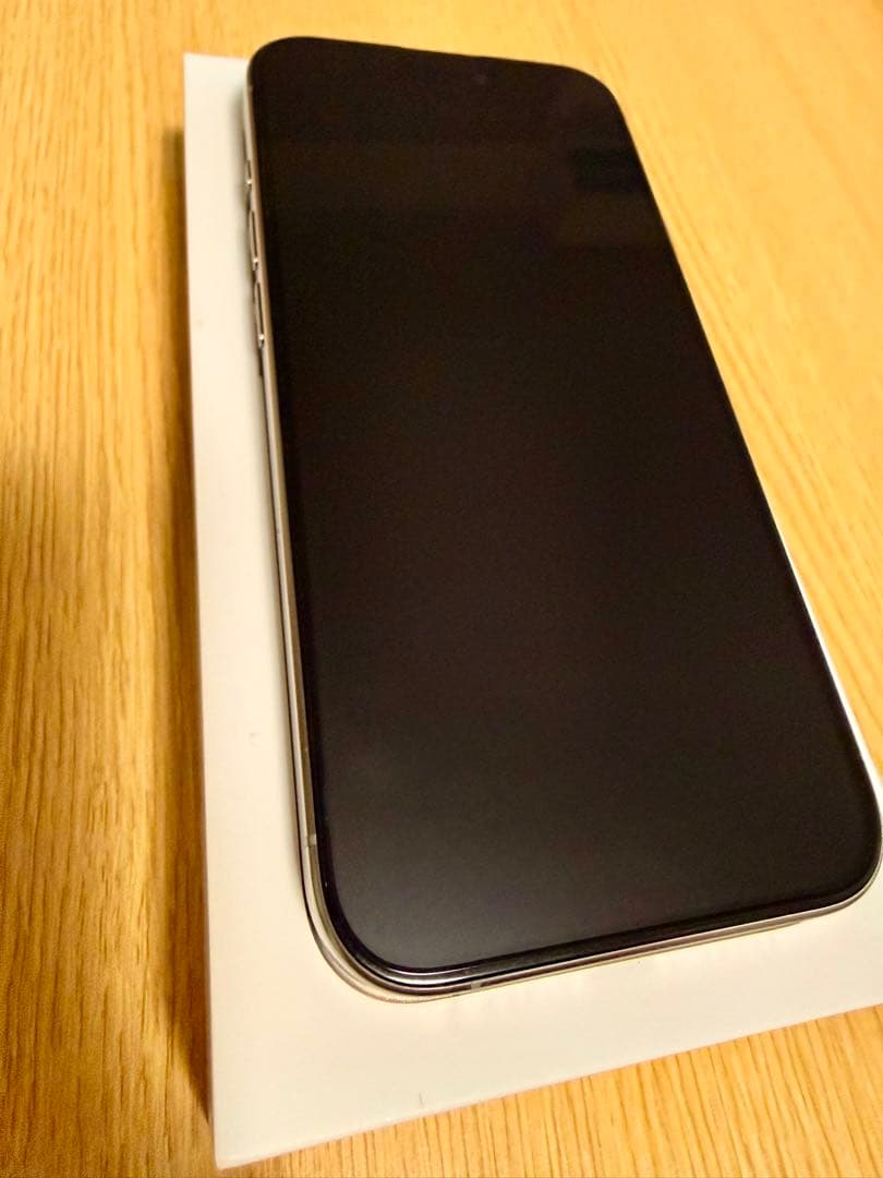 【美品】iPhone 15 Pro ナチュラルチタニウム 256GB