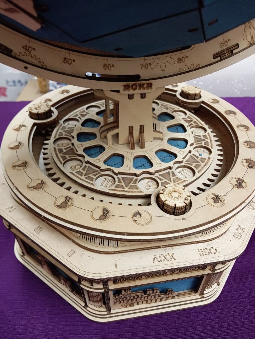 ３Ｄ型ウッドパネル地球儀高さ５３センチX胴経９５センチ大サイズ完成品オブジェ置物