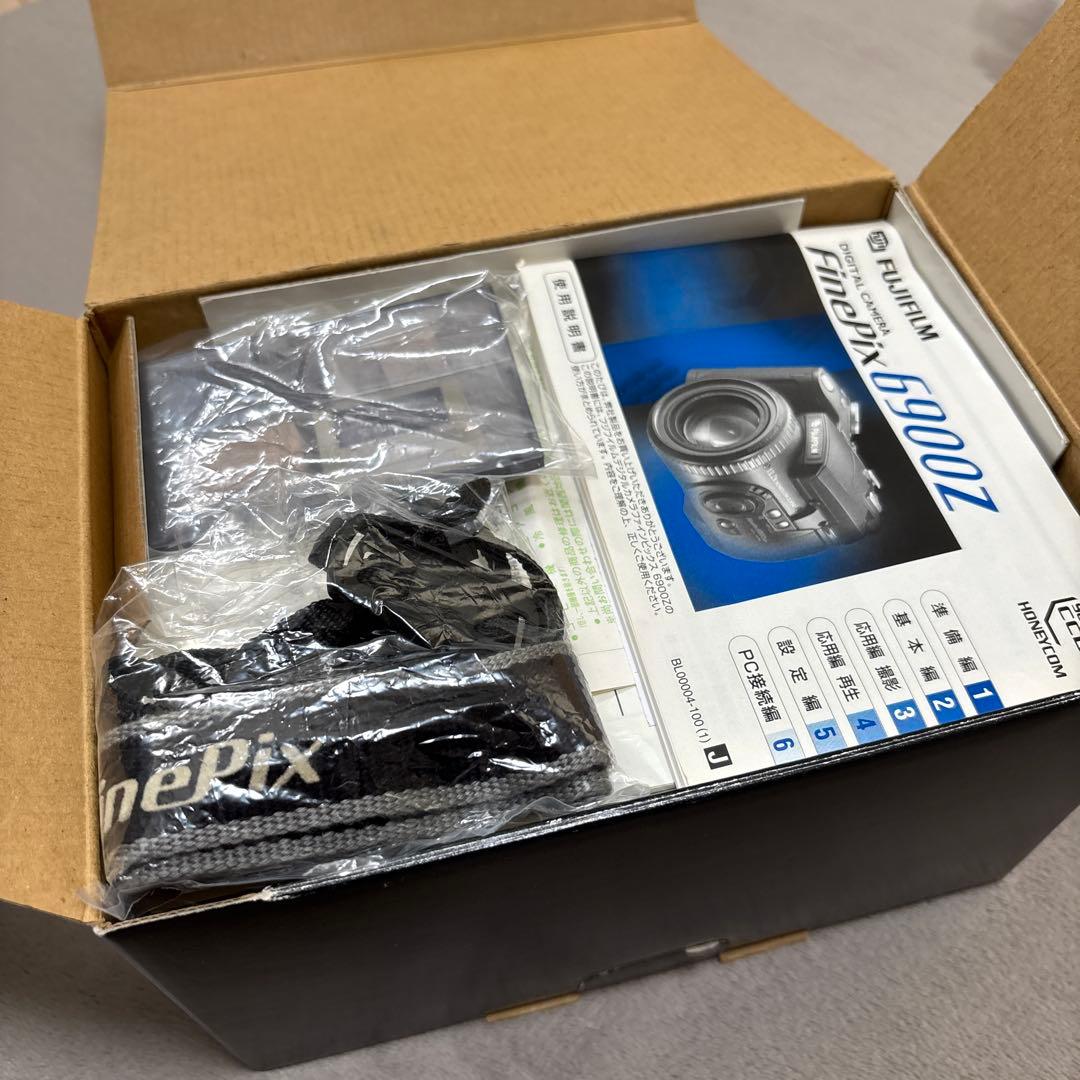 FUJIFILM デジカメ FinePix6900Z