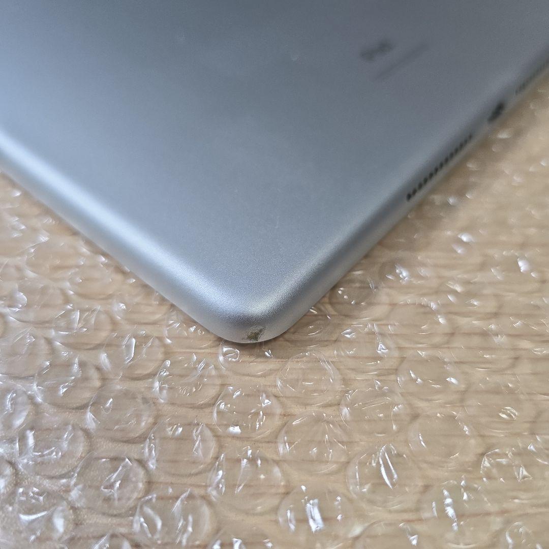 a*m様 iPad 8◼️バッテリー良品◼️純正充電ケーブルアダプタ付属■205