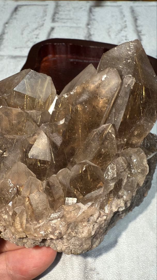 ①ブラジル産 タイチンルチルクォーツ マスター 原石クラスター 特注手彫専用台座