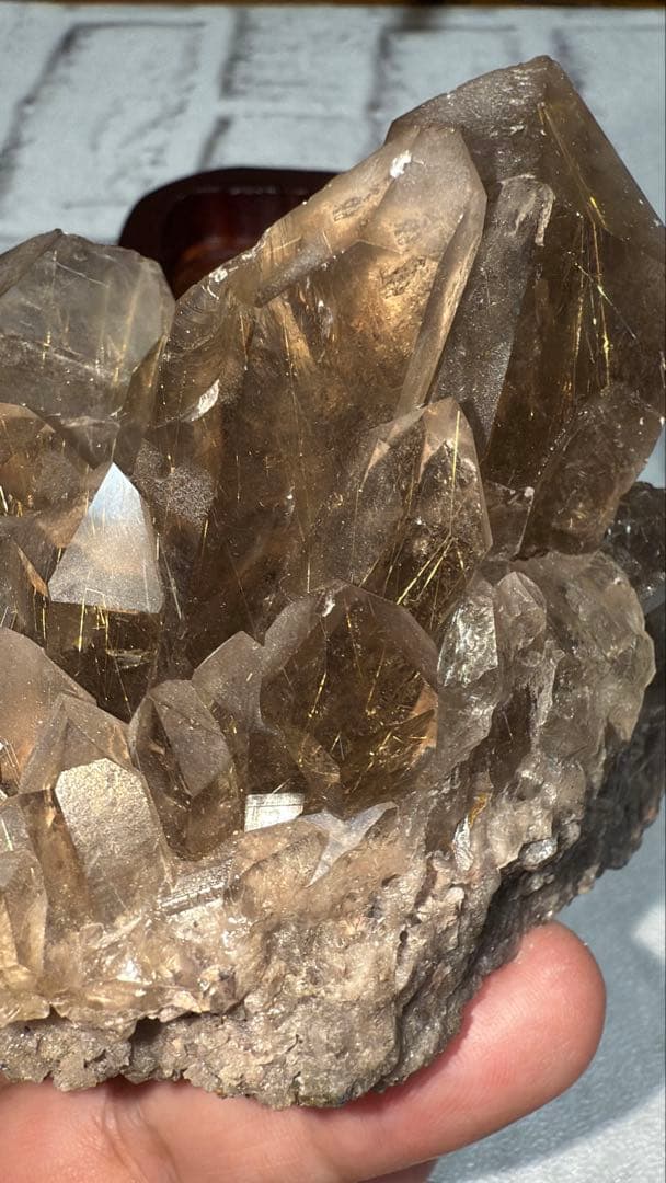 ①ブラジル産 タイチンルチルクォーツ マスター 原石クラスター 特注手彫専用台座