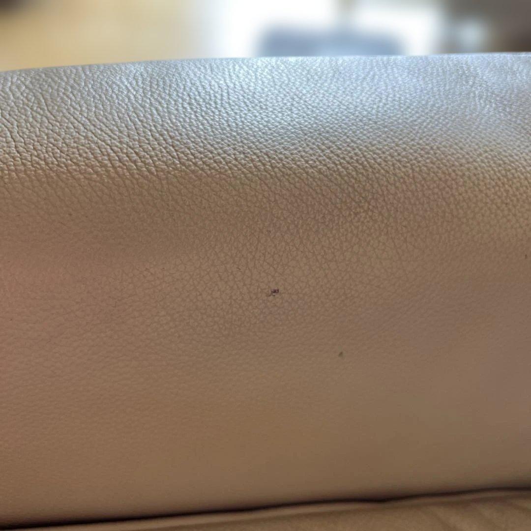 シモンズ　ベージュ レザー リクライニングチェア