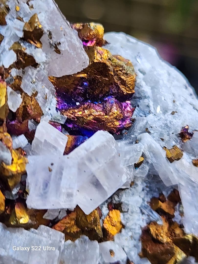 レインボー黄鉄鉱