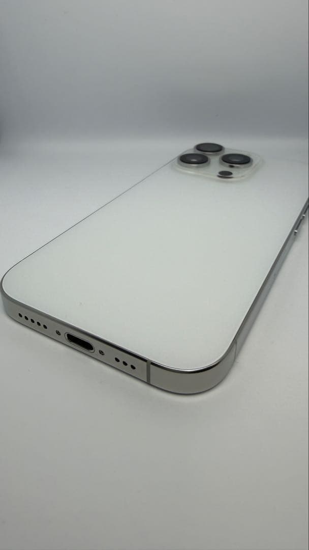 Apple iPhone 16 Pro 256GB ホワイトチタニウム　極美品