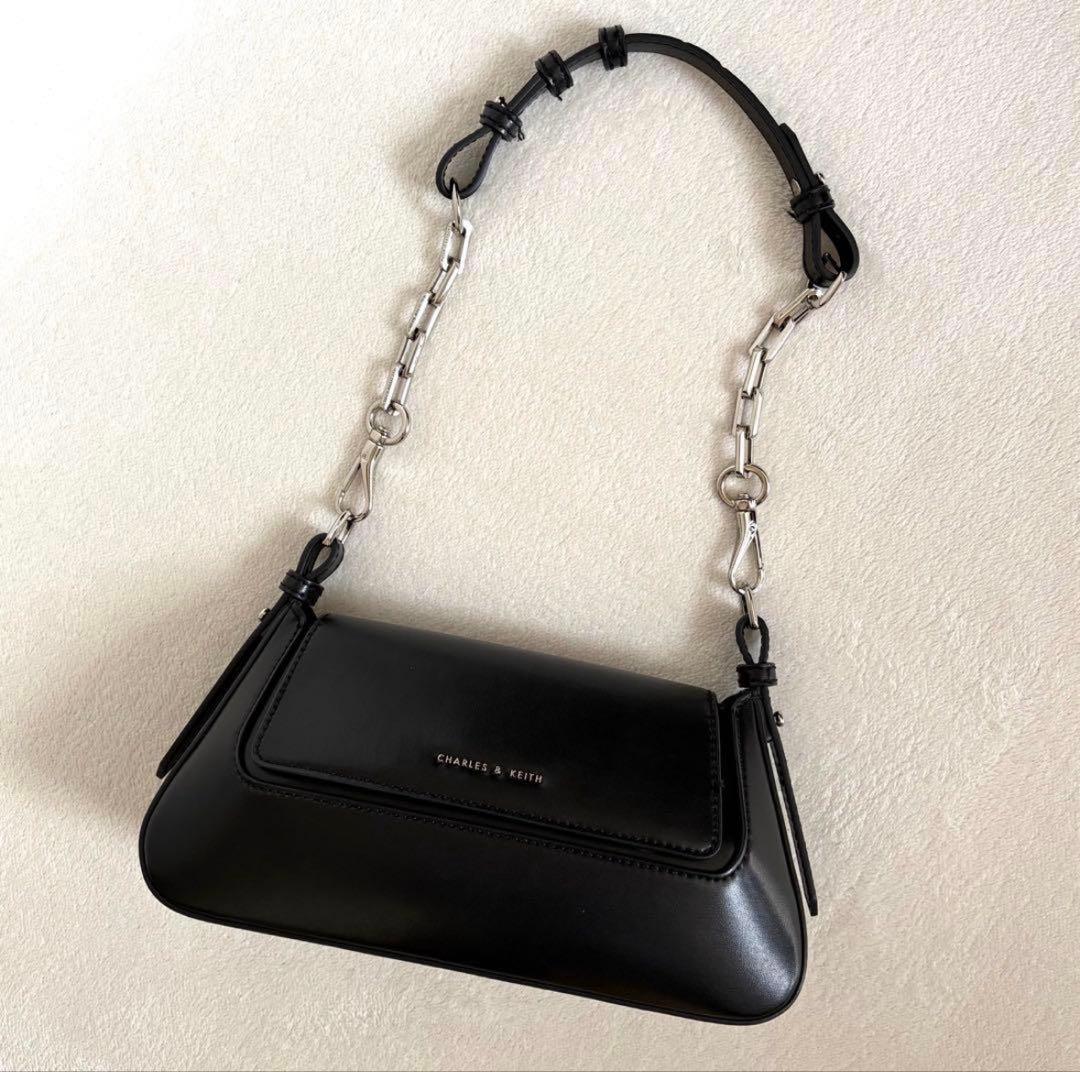 ⭐︎美品【CHARLES & KEITH】オリビア トラペーズショルダーバッグ 黒