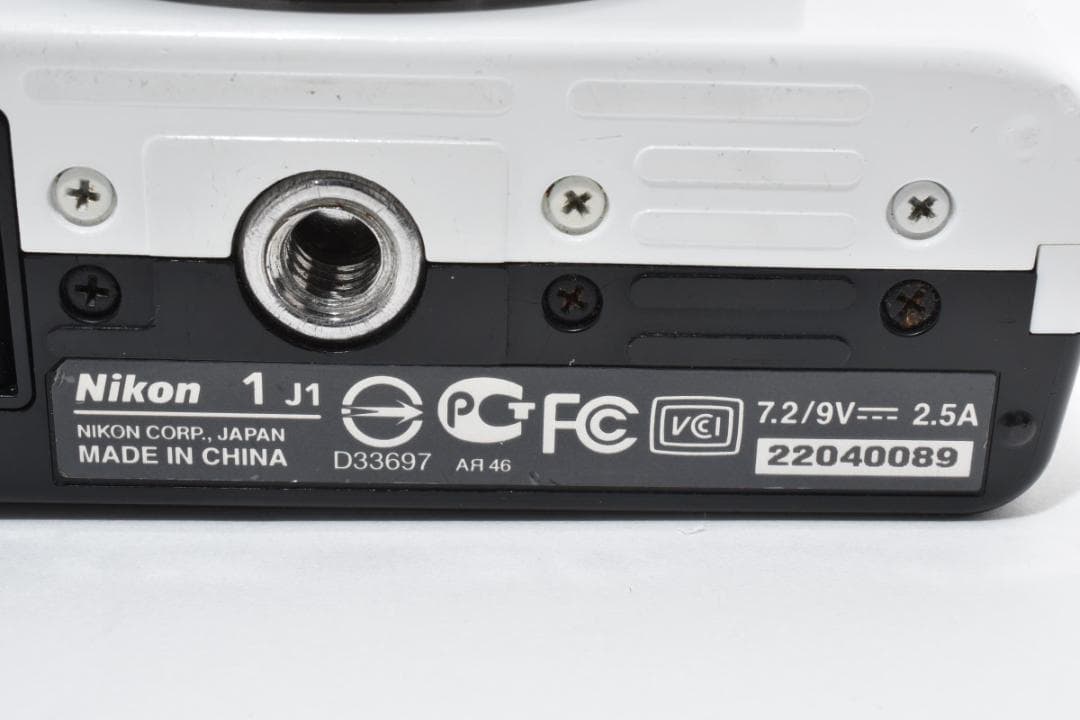NIKON 1 J1 ホワイト＋10-30mm ショット数27600回 カメラ