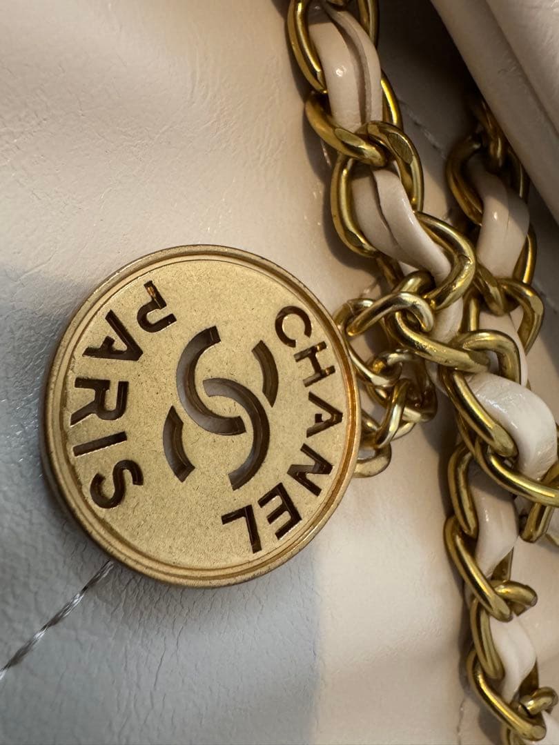 CHANEL ホワイト キルティングバッグ