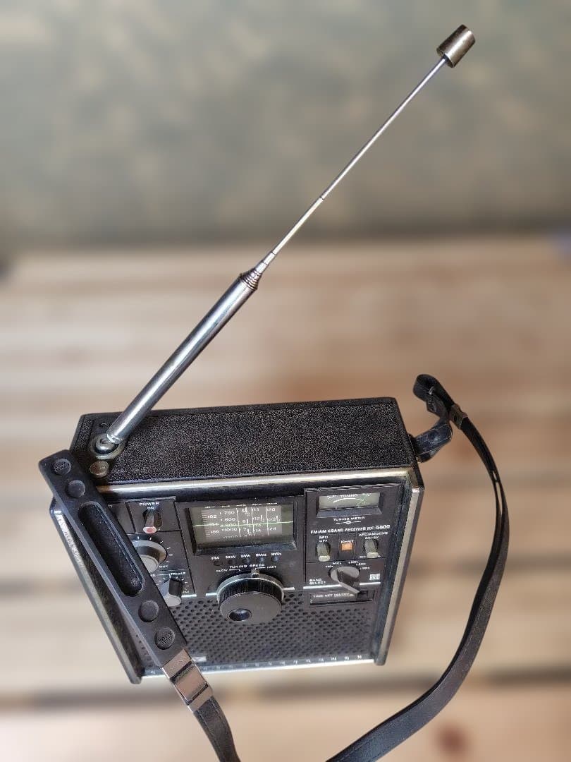 SONY ICF-5800 AM/FMラジオ受信機 （ジャンク品）