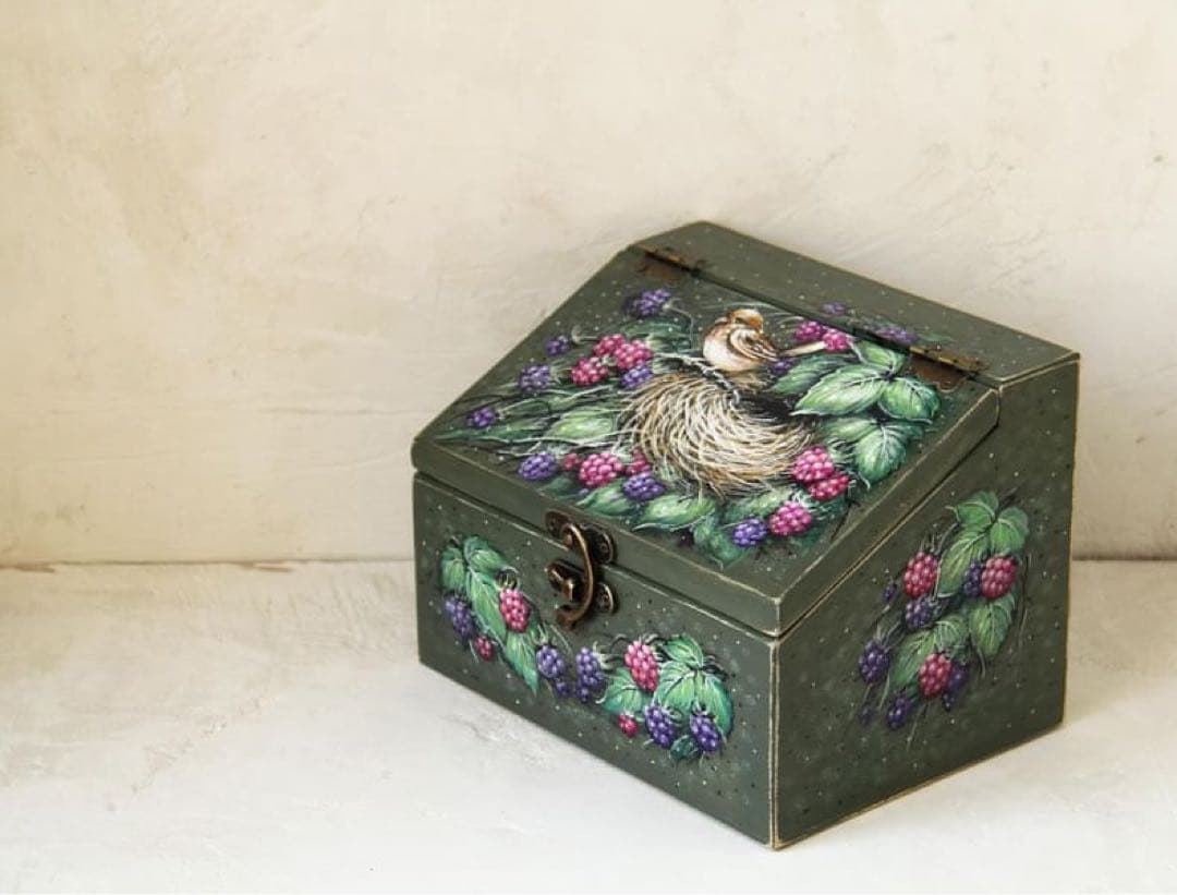 ロシア雑貨☆『ベリー&鳥の巣』木製収納box マトリョーシカ ガリーナ作