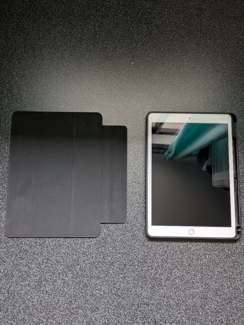 L*a様 iPad 第7世代 32GB Wi-Fiモデル・動作良好・ スタンド機