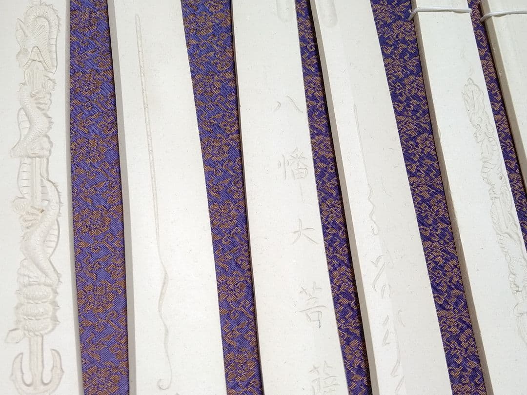 珍品!!　珍しい刀剣型彫り　　刀剣彫り物　型取り　石膏　美術品