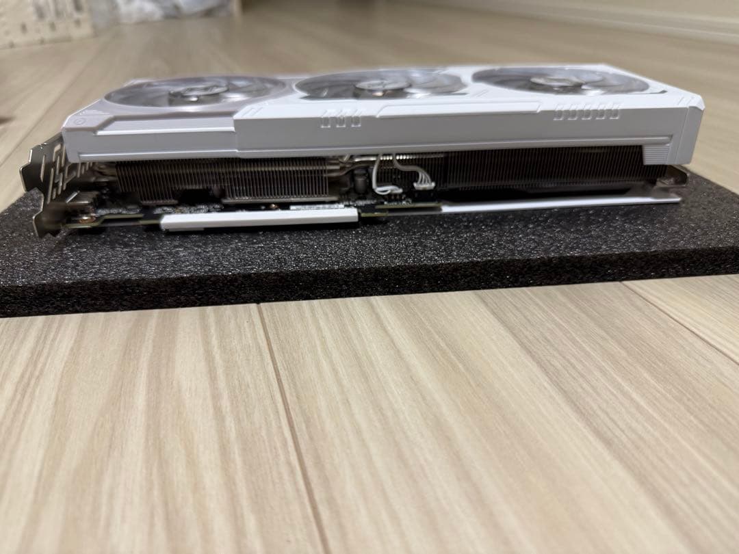 グラフィックボード・グラボ・ビデオカード ASRock Radeon RX 9060 XT 8GB