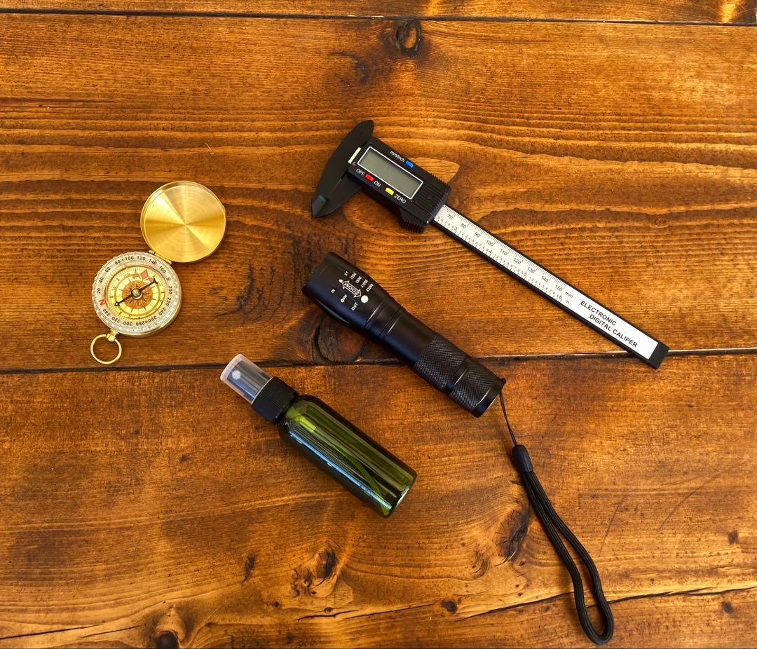 クワガタ採集セット　オリジナル掻き出し棒　デジタルノギス　懐中電灯　採集ケース