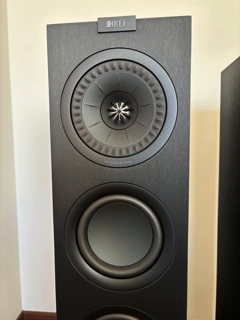 KEF Q550 ブラック　ペア　スパイクベース、サランネット付属