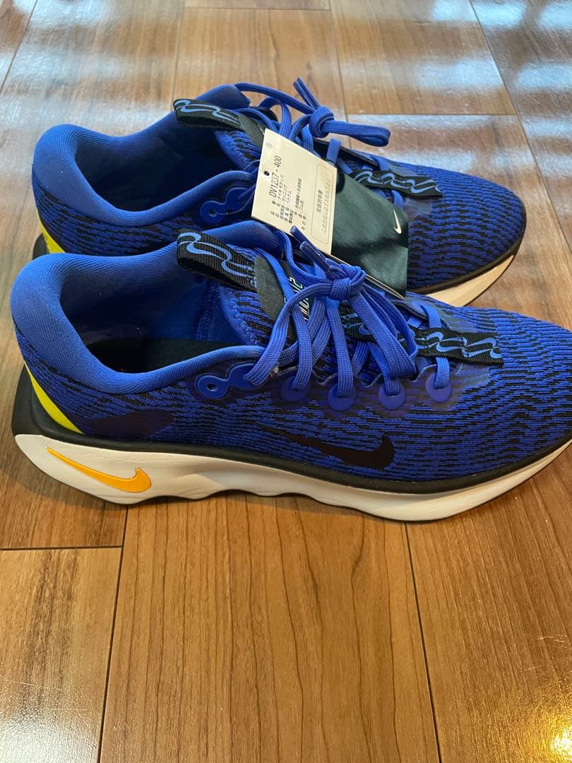 新品未使用　ナイキ　モティバ　27.0cm