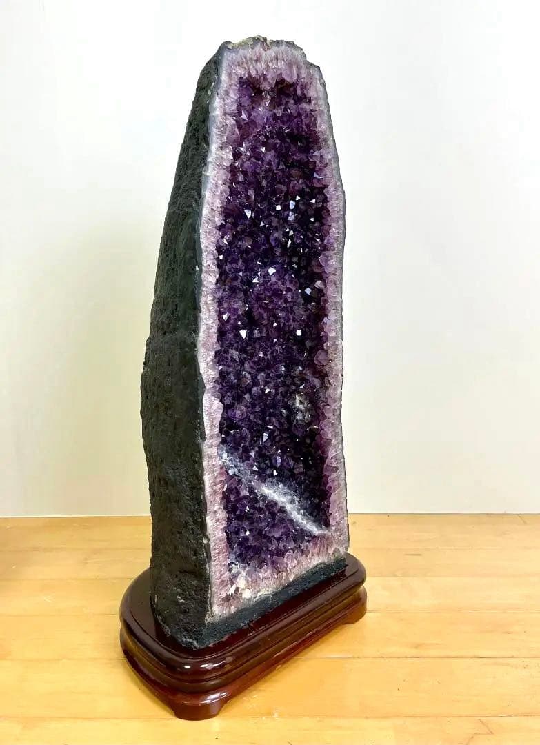 稀少鉱物 カコクセナイト内包（レインボー発色）アメジストドーム 約60cm