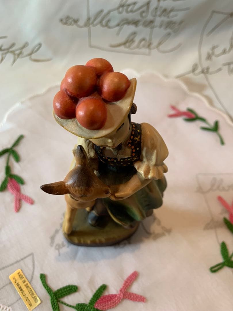 ANRIアンリ人形　15.5㎝の民族衣装着たバンビと一緒の女の子！可愛いです！