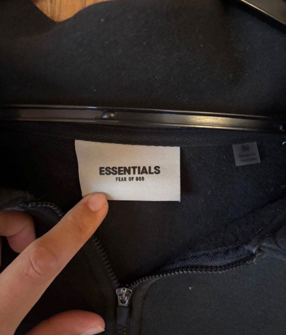 FEAR OF GOD ESSENTIALS ハーフジップ スウェット