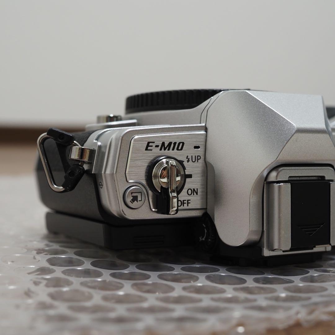 OLYMPUS OM-D E-M10 Mark IV 本体