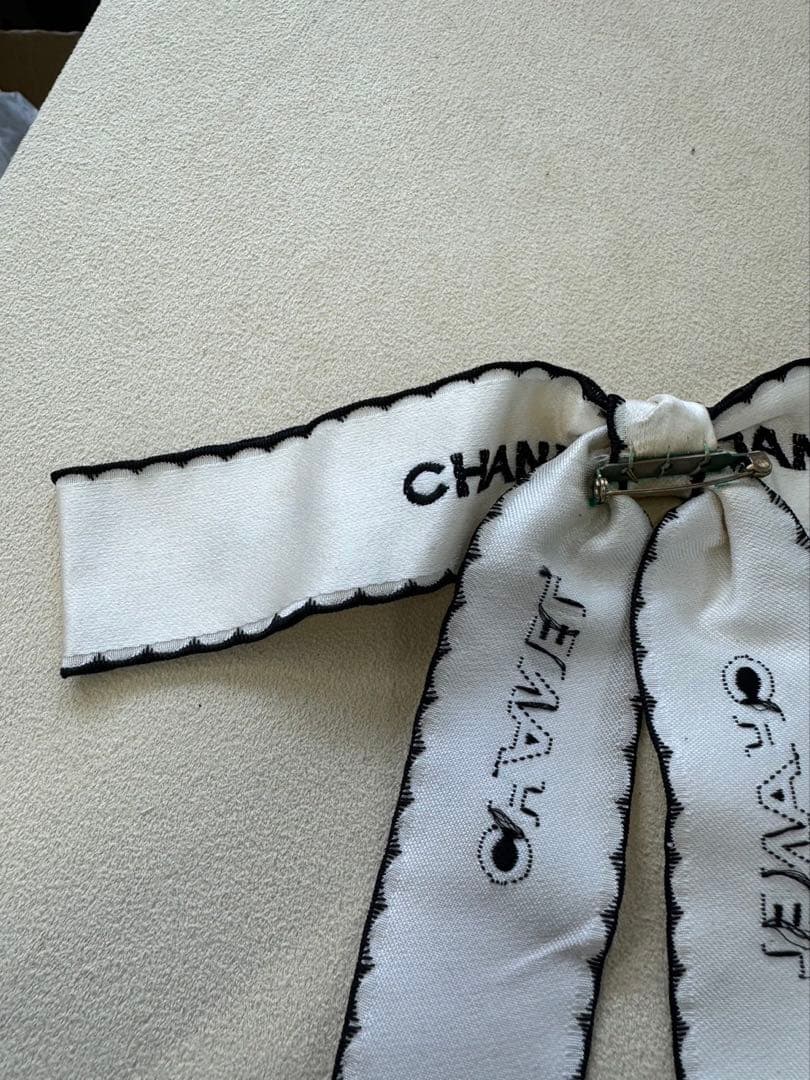 G267 シャネル ブローチ リボン ホワイト