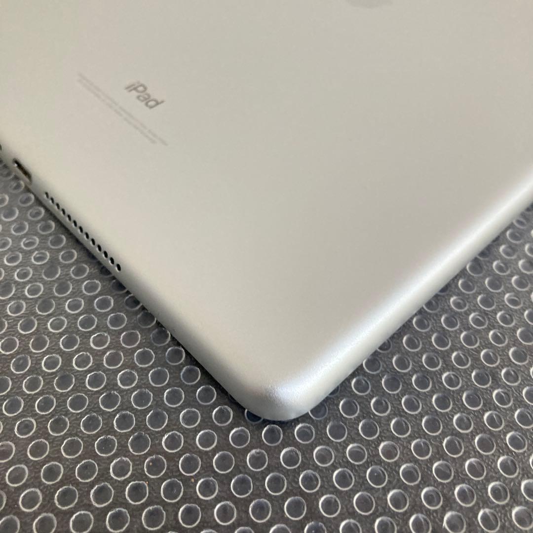 3957【早い者勝ち】外観美品☆iPad6 第6世代 32GB SIMフリー☆