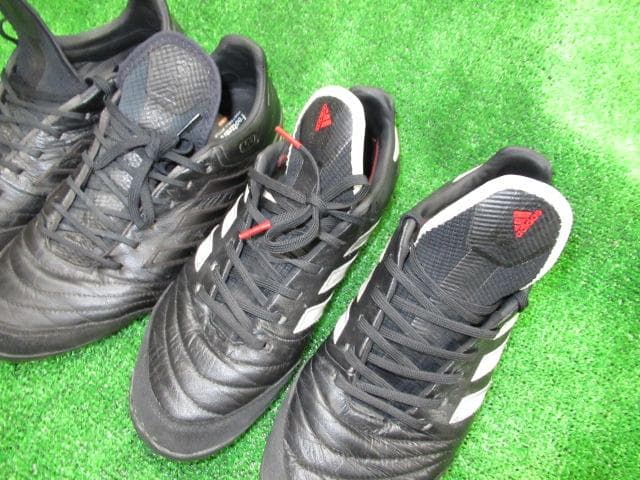 adidas ブラック フットサルシューズ