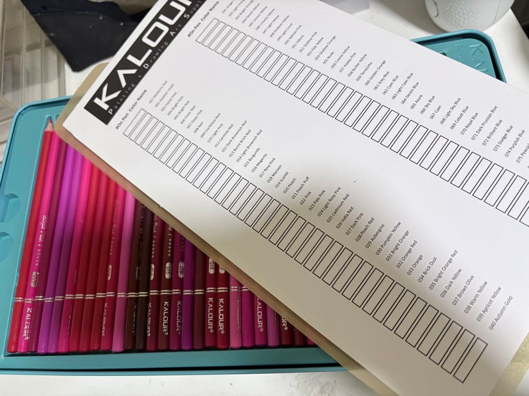KALOUR 油性色鉛筆 520 PCS＆塗り絵