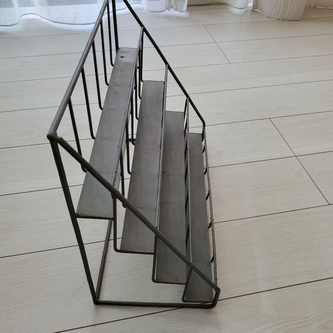 本棚(スチール)　絵本は付きません