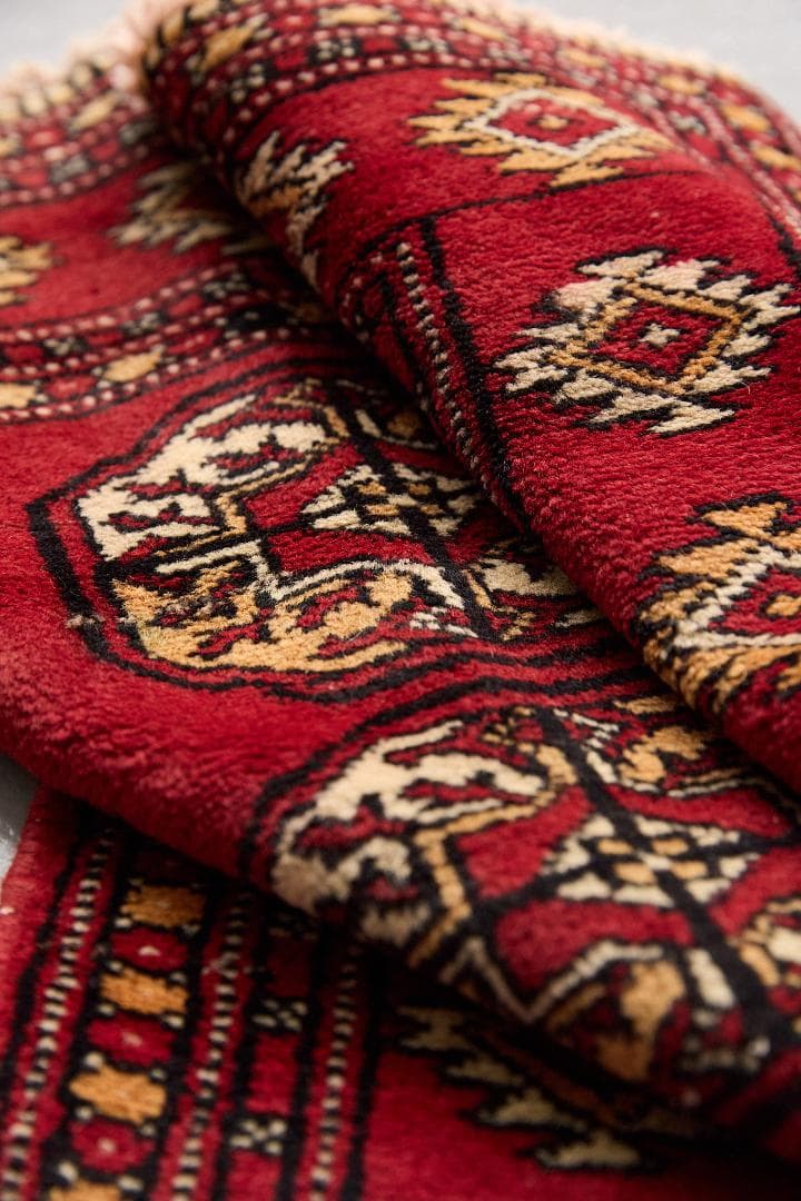 ヴィンテージラグ　トライバルラグ　ラホール産（130cm×78cm）赤　茶　黒