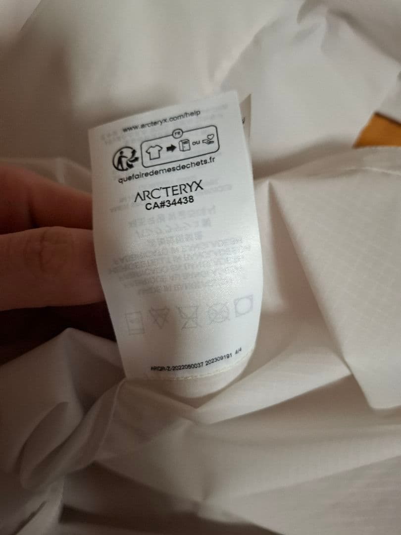最新モデル　ARC'TERYX　アークテリクス　スコーミッシュフーディ　XS　白