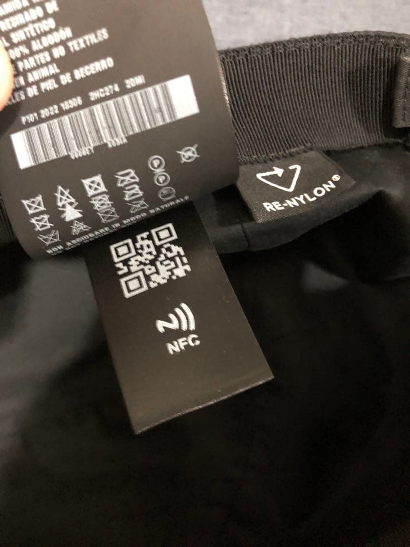 PRADA RE-NYLON ベースボールキャップ NFCタグプレートサイズL
