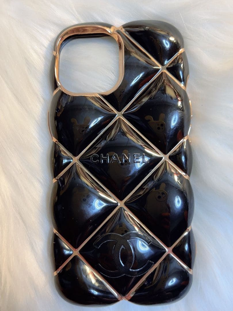 ✨CHANEL黒×ゴールド 艶やかキルティング iPhone13.14.15✨
