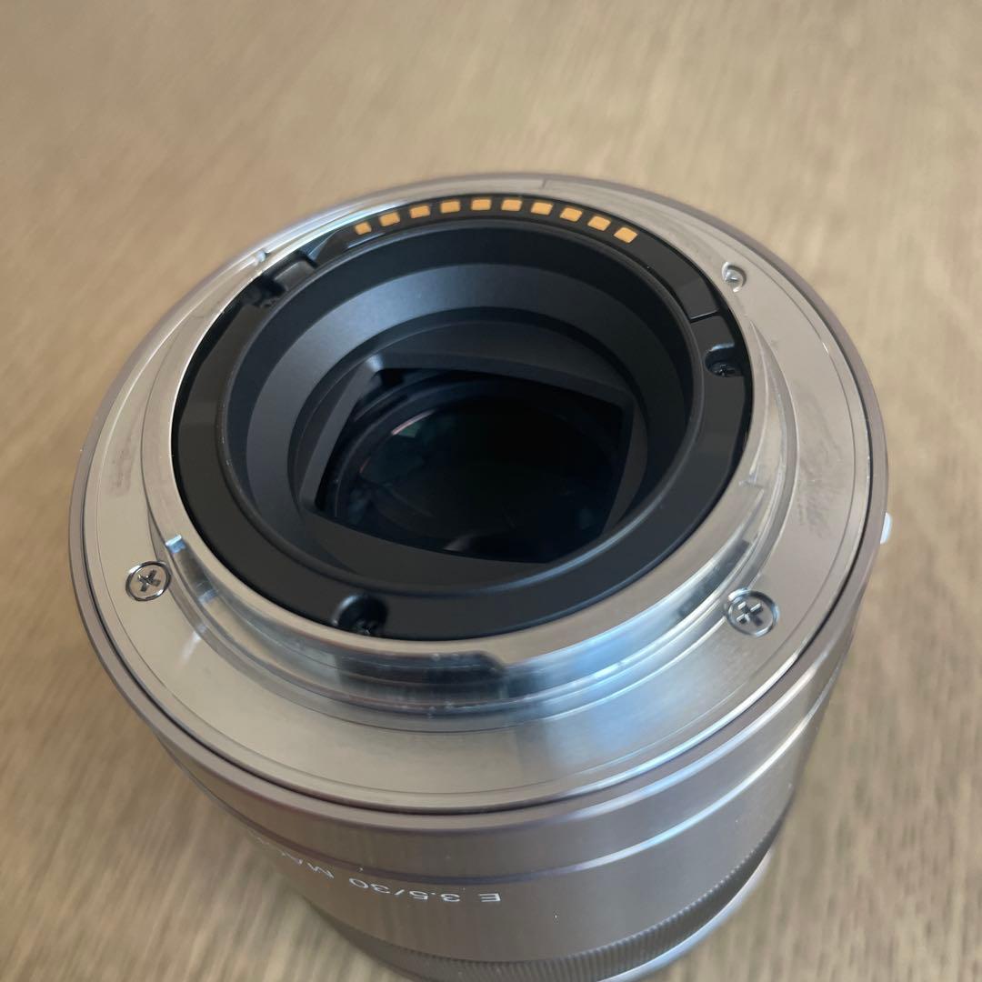 Sony E 30mm F3.5 Macro レンズ
