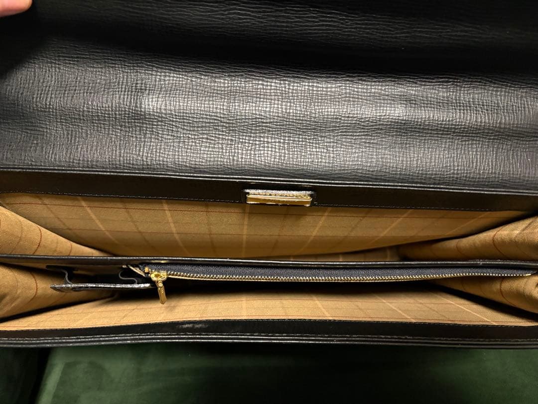 バーバリー　Burberry レザーブリーフケース　ビジネスバック　ダレスバッグ