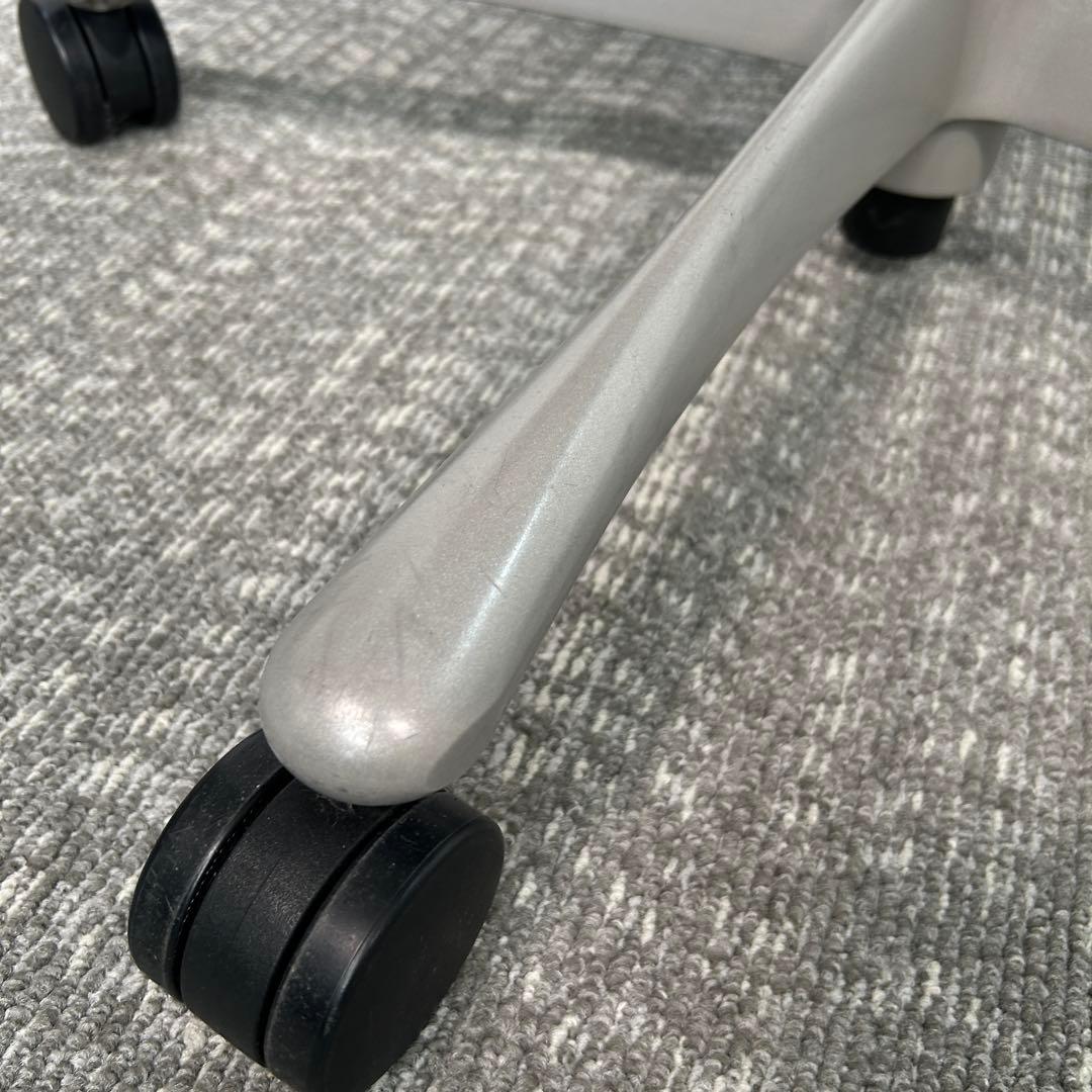 O. エンボディチェア ハーマンミラー ホワイト Embody. えんじ色