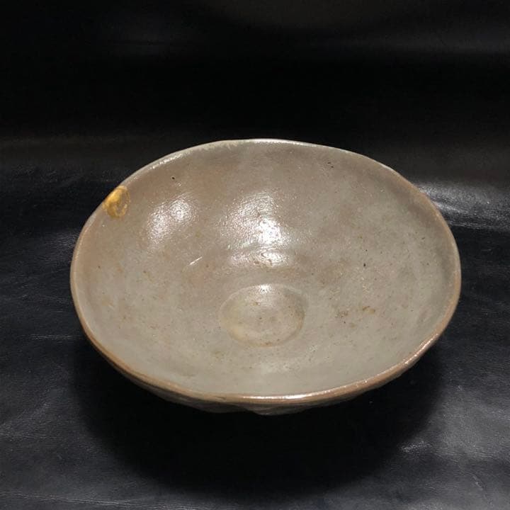 究極の美◼️蔵から迫力のある自然釉薬の美しいかなり凄そうな抹茶茶碗が出てきました。