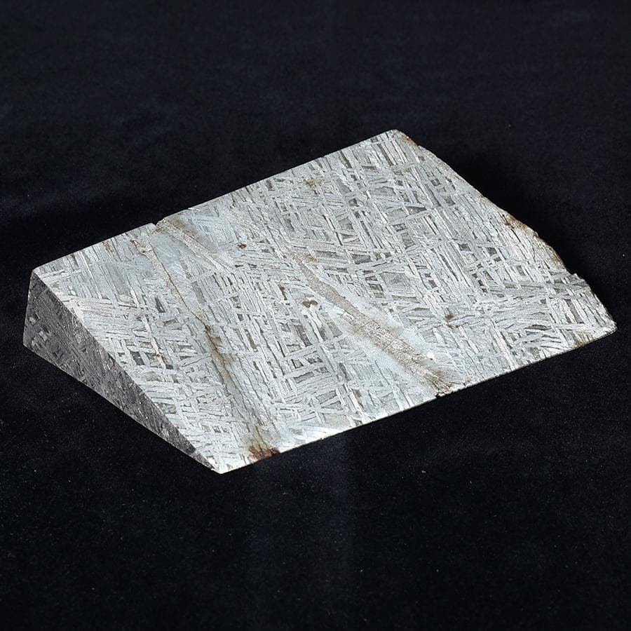 アルタイ隕石　隕石　 鉄隕石　メテオライト　ナチュラル　原石　重さ約944ｇ