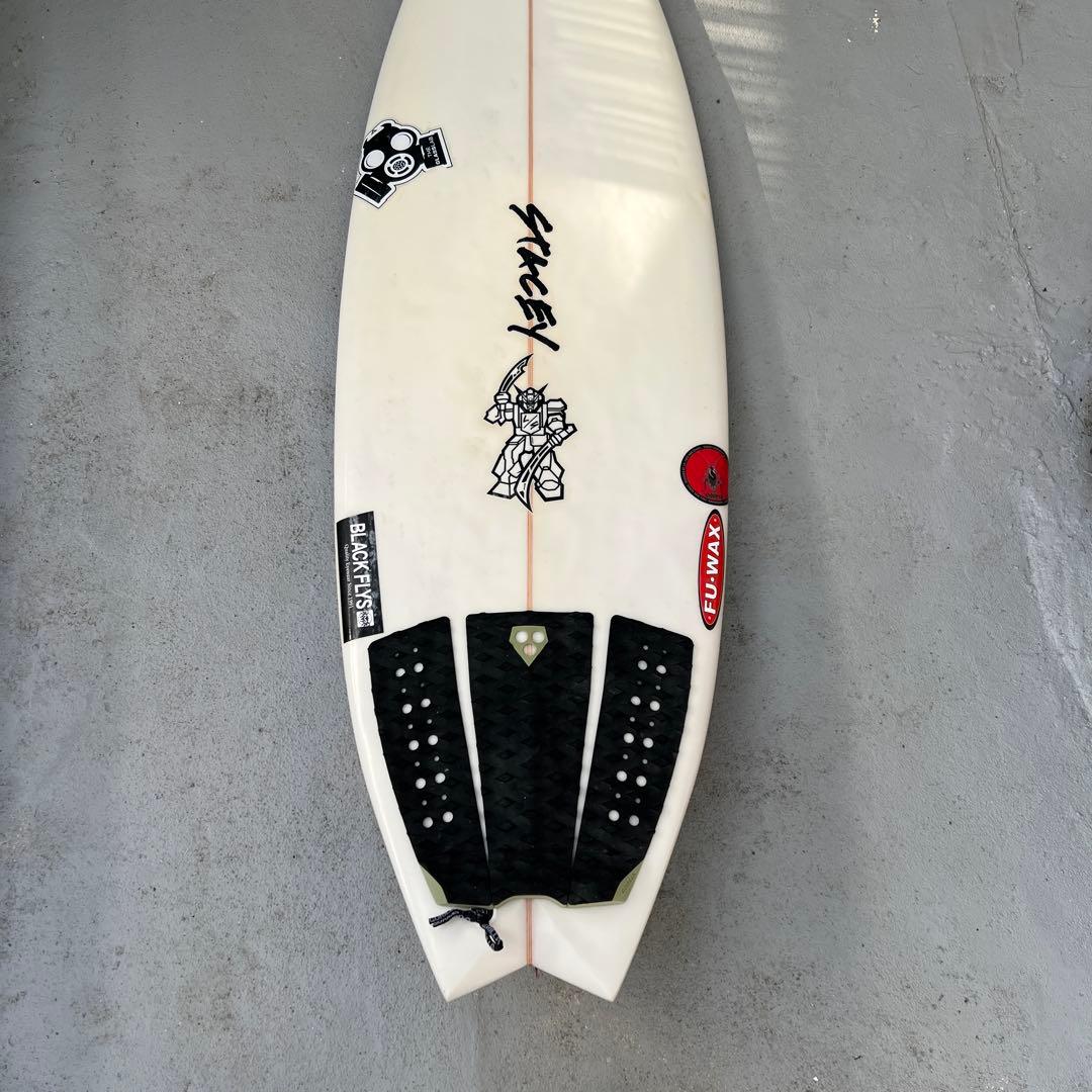（フィン付き）ステイシーサーフボード　サーフボード　5.6 小波