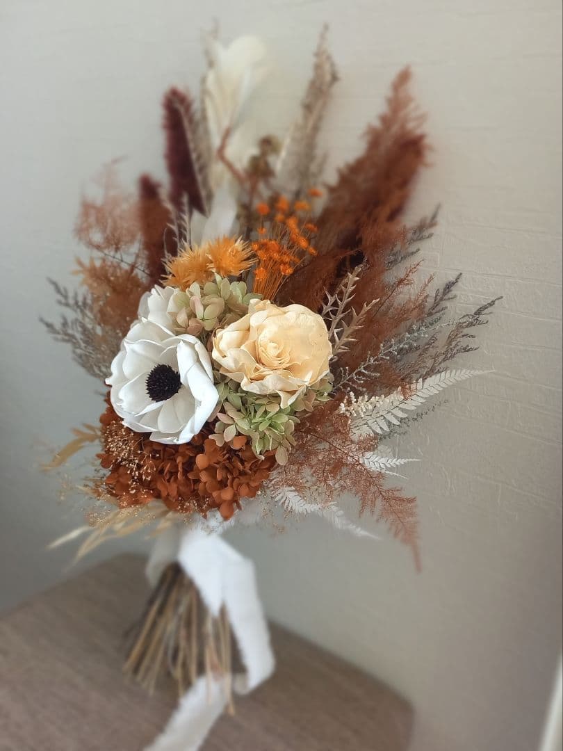 ～sold～ アネモネとテラコッタオレンジのスワッグブーケ プリザーブドフラワー