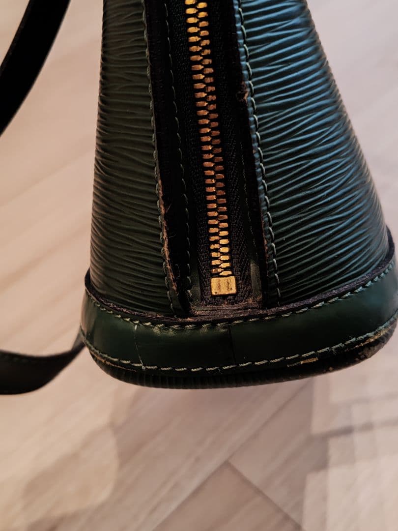 Louis Vuitton エピ グリーンショルダーバッグ