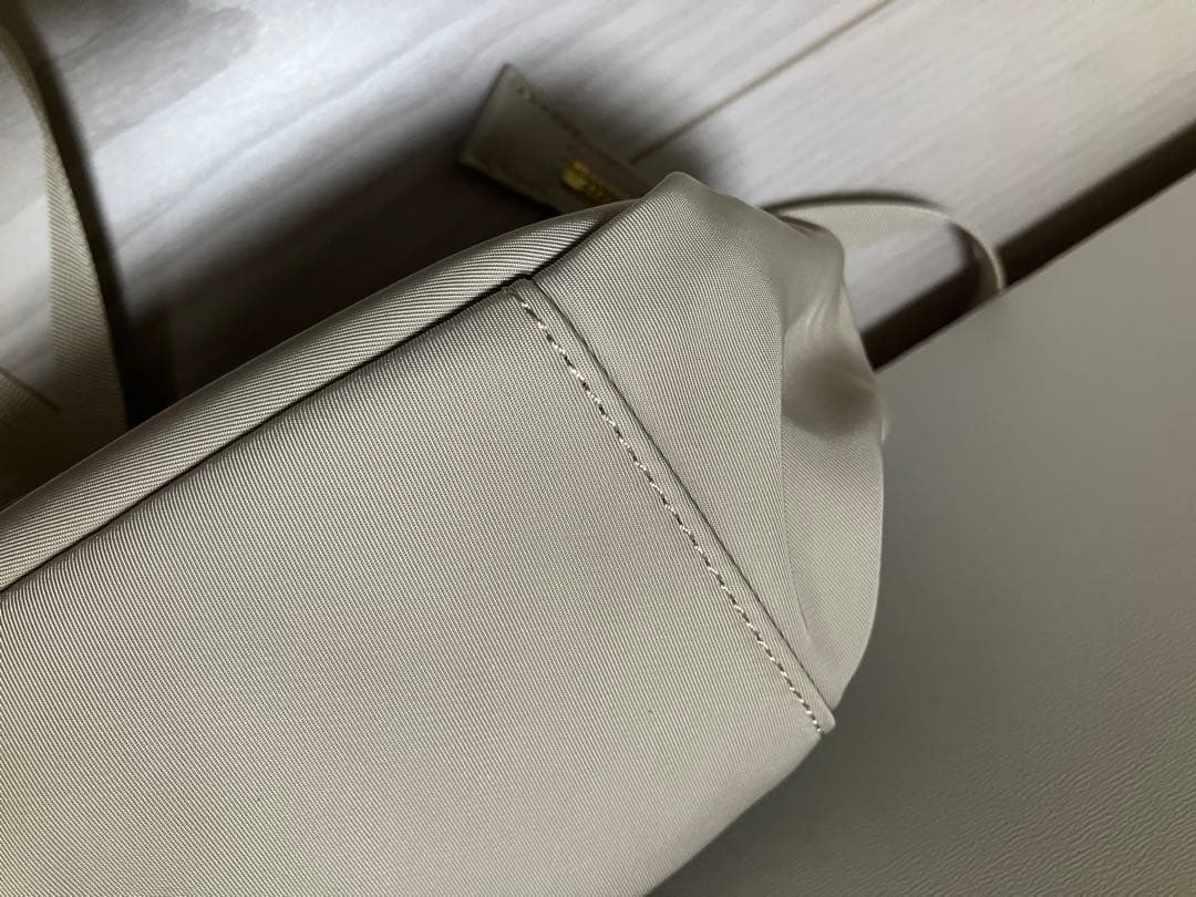 【未使用品】メゾンエシェル　ツイストコードショルダーバッグ　ベージュ