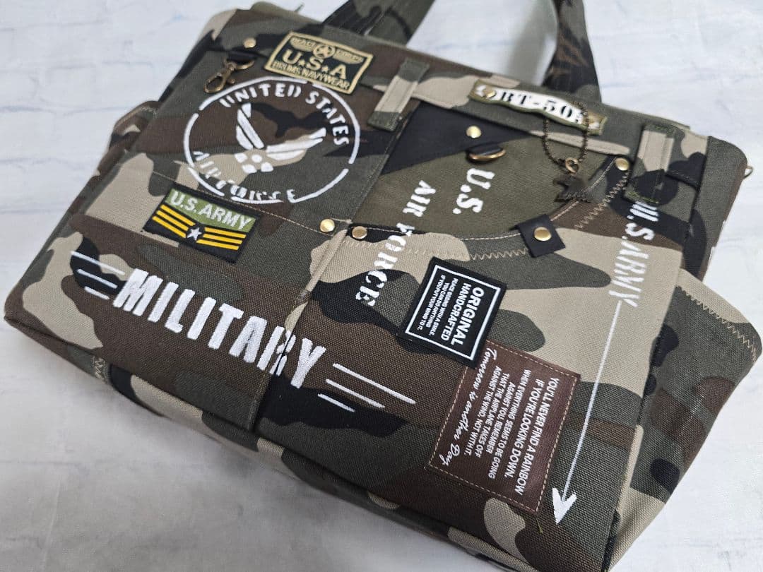 大きめデニムリメイクバッグ ファスナー ＆サコッシュ ＆底板 ＆ストラップ付き