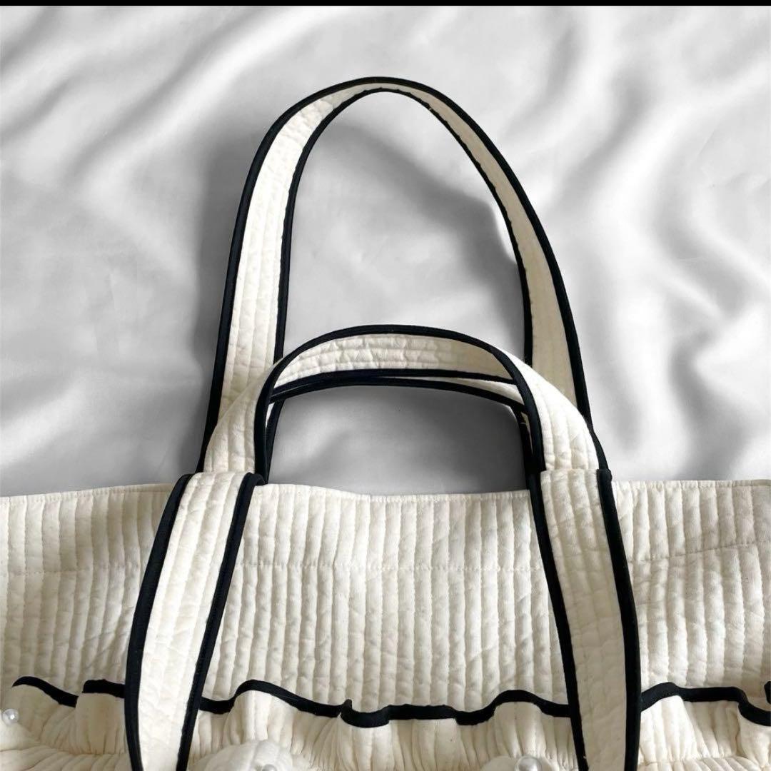 新作♡フリルギャザー　ヌビバッグ　オフホワイト×ブラック　パール　底板マグネット